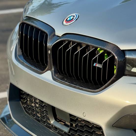 Carbon Fibre F90 LCI Grilles