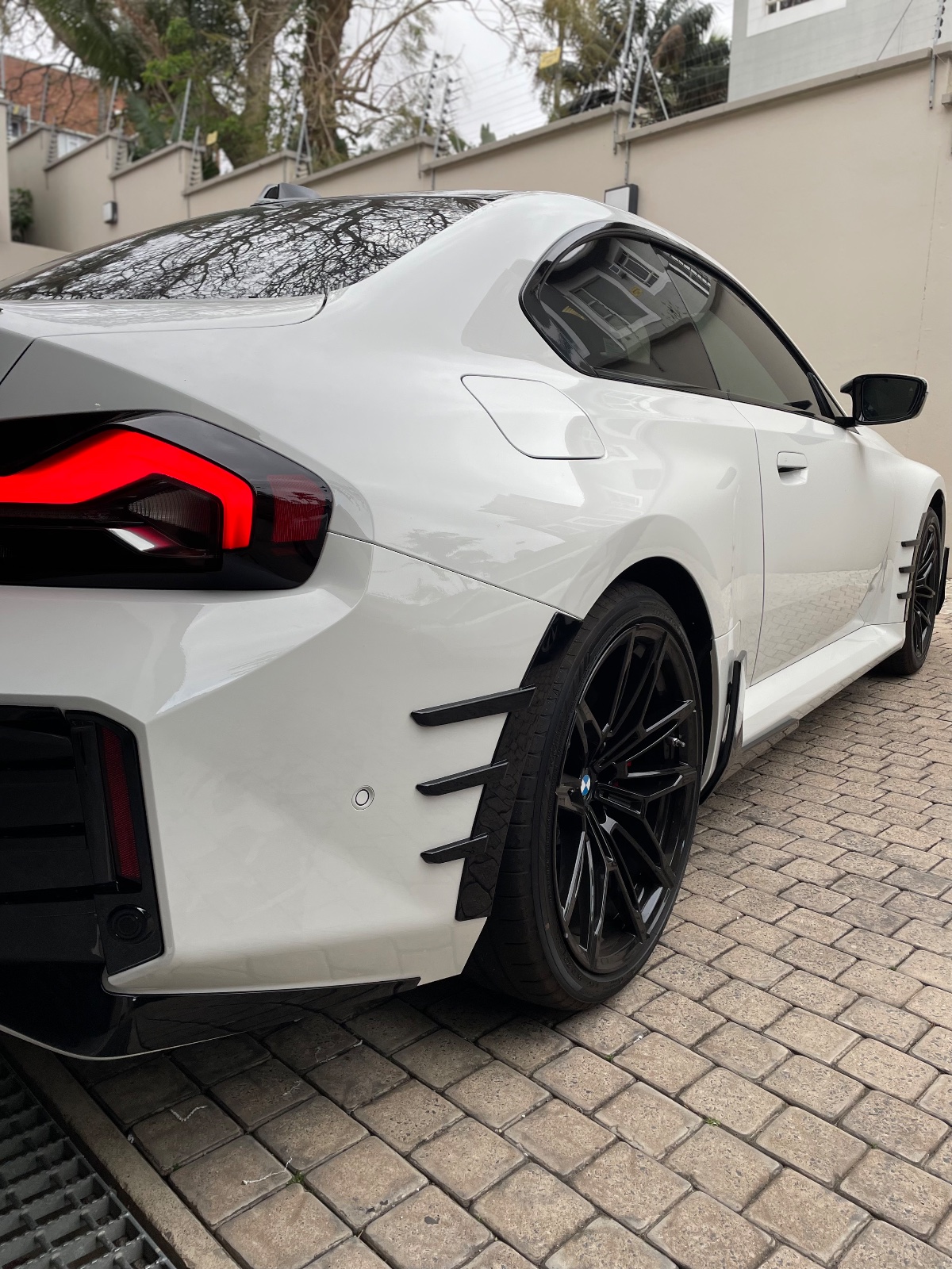 Gloss Black M Performance Fender Arch Trims